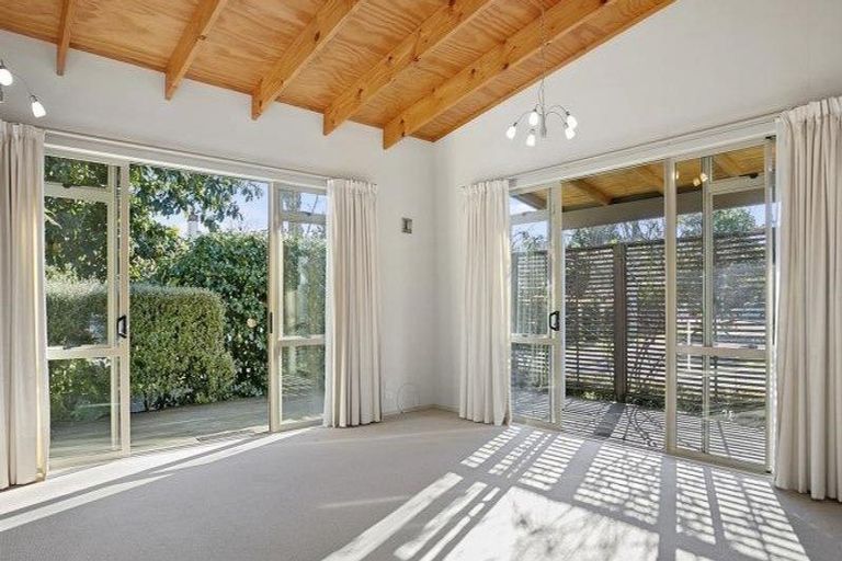 Photo of property in 27c Hamilton Road, Cambridge, 3434