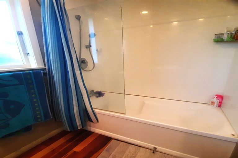 Photo of property in 50 Sutton Crescent, Papakura, 2110