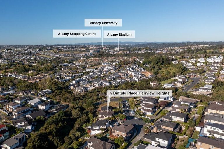 Photo of property in 5 Bintulu Place, Fairview Heights, Auckland, 0632