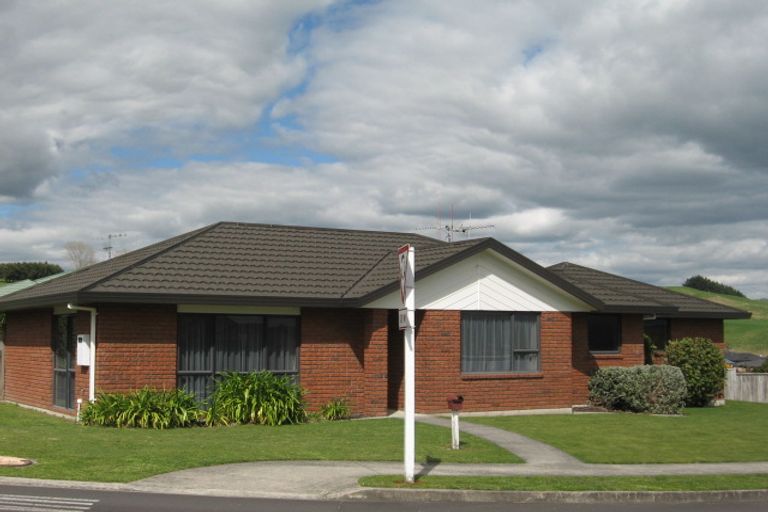 Photo of property in 2 Whitby Place, Welcome Bay, Tauranga, 3112