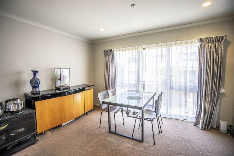 Photo of property in Harbour View Terraces, 2/170 Mokoia Road, Chatswood, Auckland, 0626