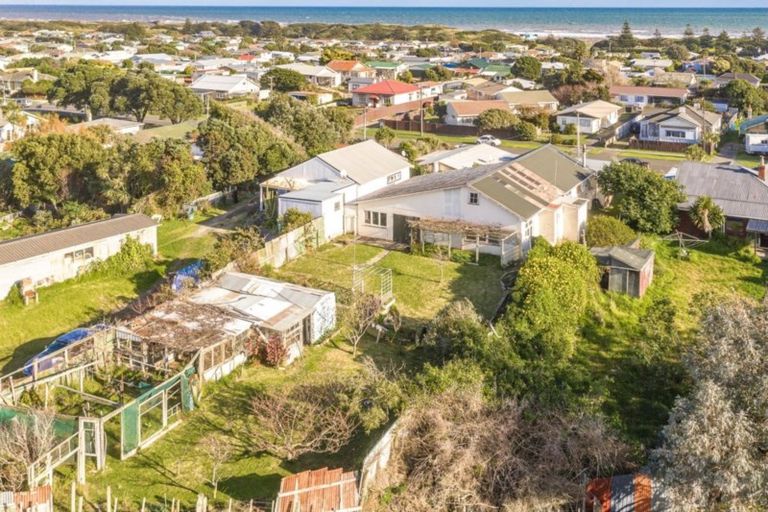 Photo of property in 98 Cornfoot Street, Castlecliff, Whanganui, 4501