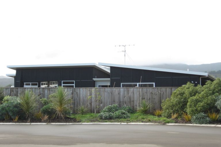Photo of property in 6 Metzenthin Close, Raumati South, Paraparaumu, 5032