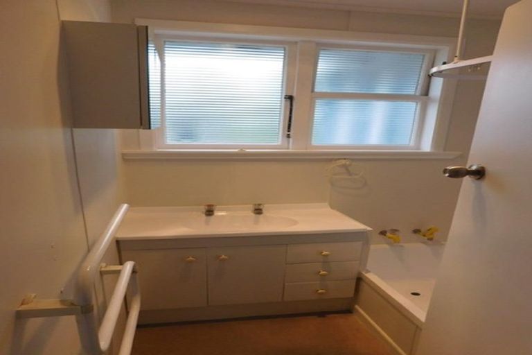 Photo of property in 6 Knight Place, Pomare, Rotorua, 3015