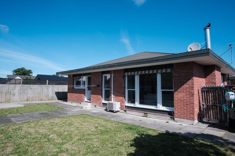 Photo of property in 2/12 Penhelig Place, Burnside, Christchurch, 8053