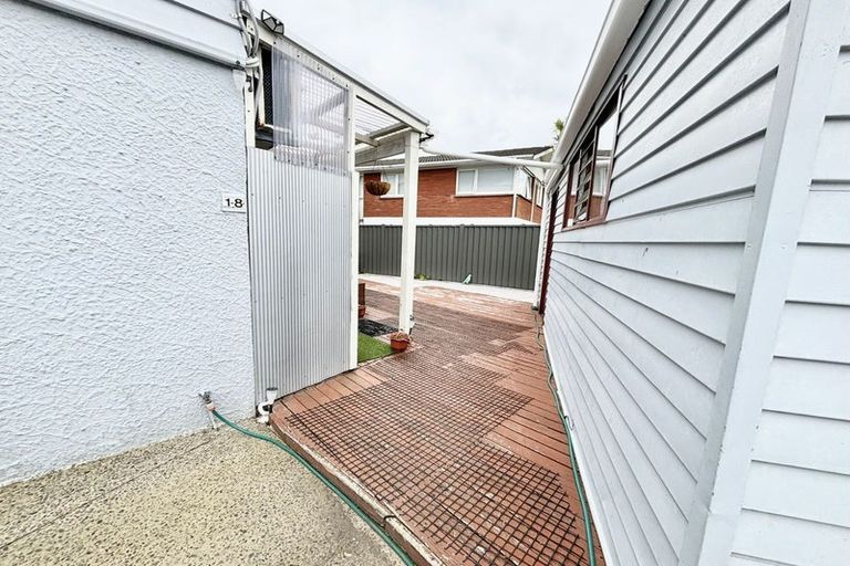 Photo of property in 8 Divich Avenue, Te Atatu South, Auckland, 0610