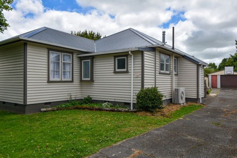 Photo of property in 2 Kent Street, Carterton, 5713