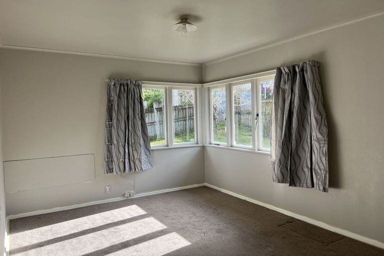 Photo of property in 2/5 Forrest Road, Milford, Auckland, 0620