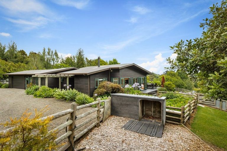 Photo of property in 305 Rapson Road, Kaukapakapa, 0871