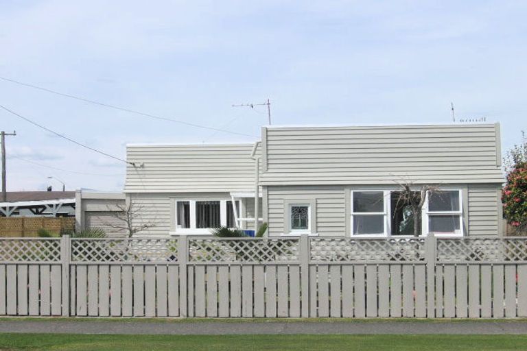 Photo of property in 21 Kawaha Point Road, Fairy Springs, Rotorua, 3015