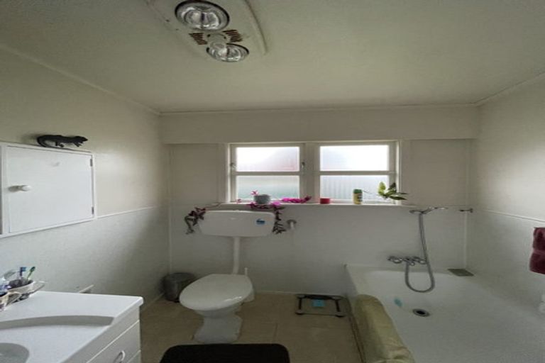 Photo of property in 2/29 Priscilla Crescent, Kingston, Wellington, 6021