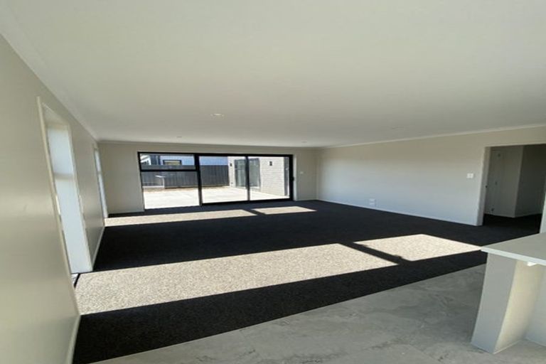 Photo of property in 18 Hammick Crescent, Pyes Pa, 3112