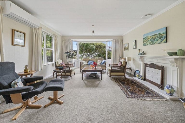 Photo of property in 71 Nimmo Avenue East, Waikanae, 5036