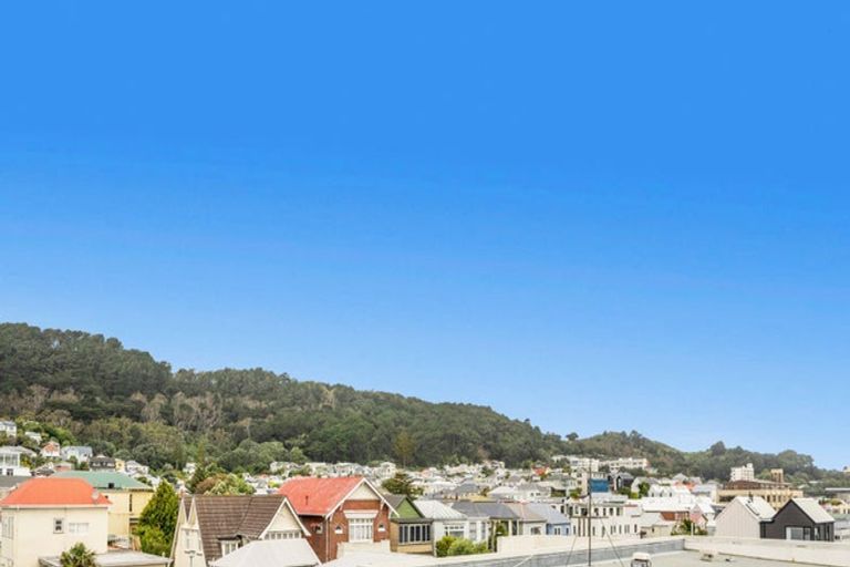 Photo of property in 17 Kent Terrace - Kent Apartments, 5c/16 Kent Terrace, Mount Victoria, Wellington, 6011
