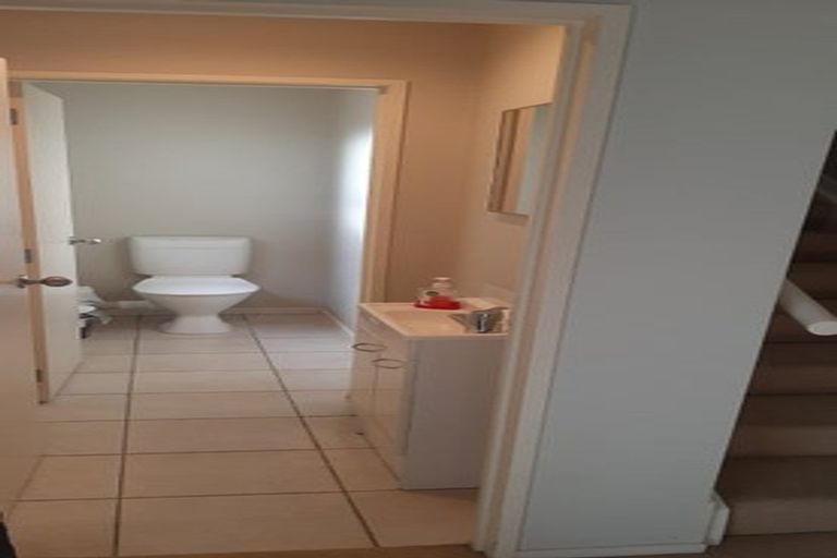 Photo of property in 29 Spalding Rise, Golflands, Auckland, 2013