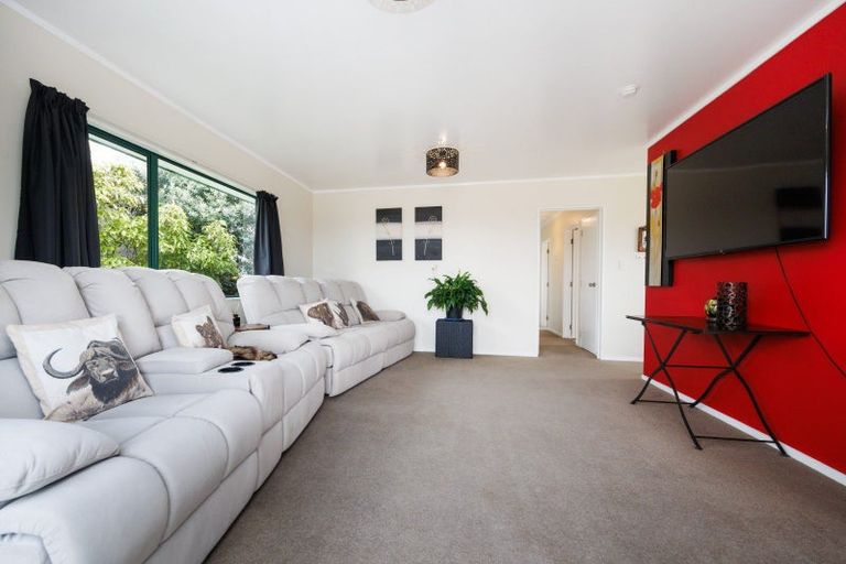 Photo of property in 23 Lydia Place, Kelvin Grove, Palmerston North, 4414