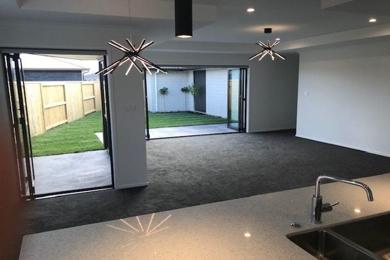 Photo of property in 25 Kotiate Street, Papamoa Beach, Papamoa, 3118