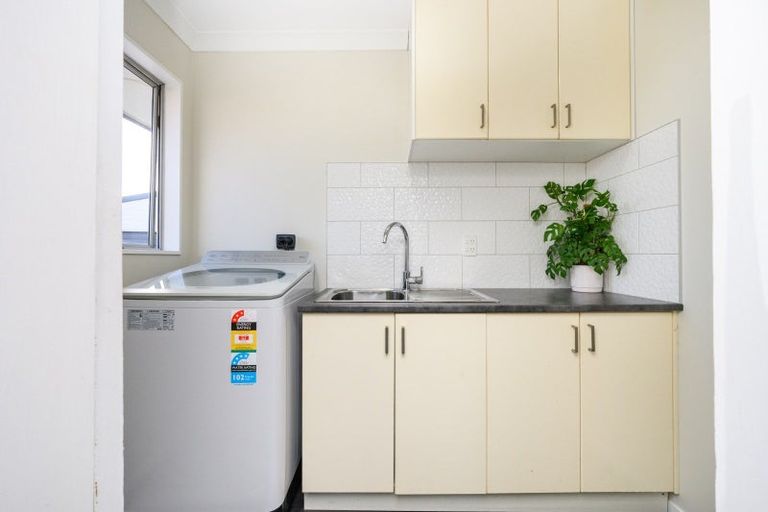 Photo of property in 35 Hillcrest Drive, Kelvin Grove, Palmerston North, 4414