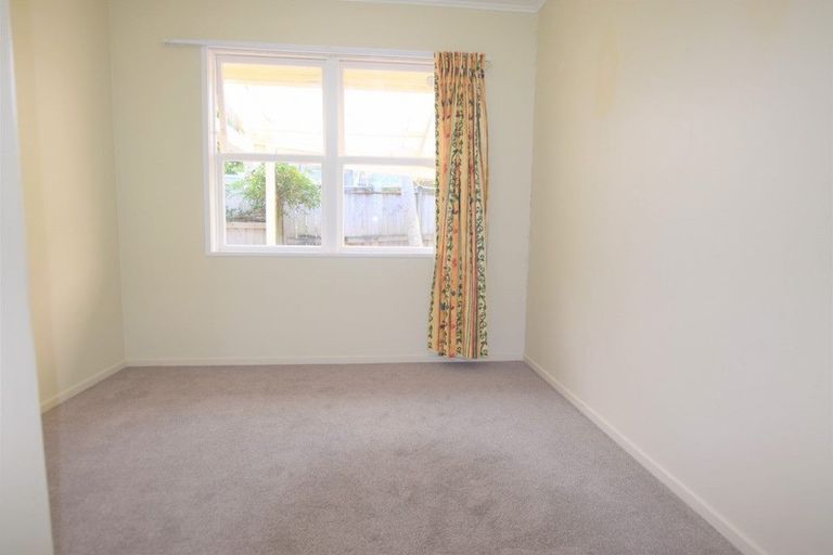 Photo of property in 6 Advene Road, Cockle Bay, Auckland, 2014