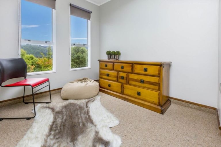 Photo of property in 2 Serenity Grove, Maoribank, Upper Hutt, 5018