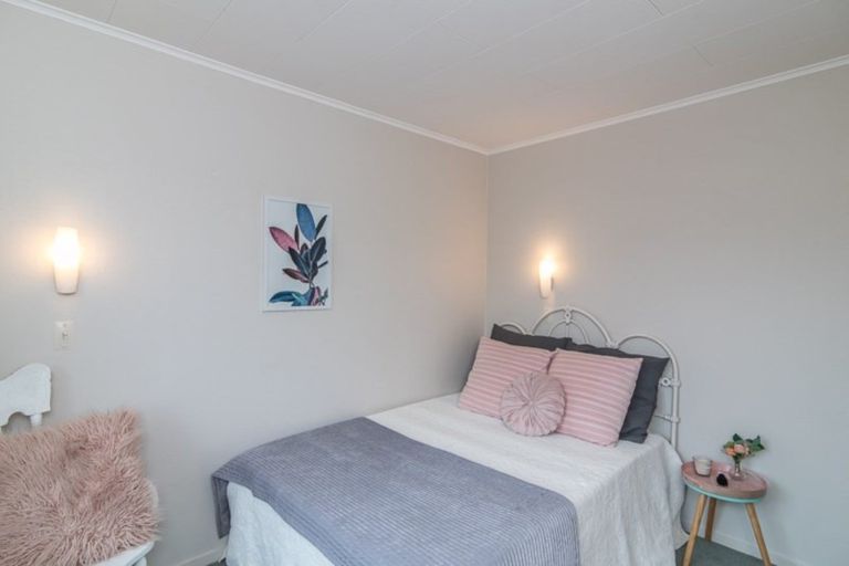 Photo of property in 12 Leybourne Avenue, Waikanae, 5036