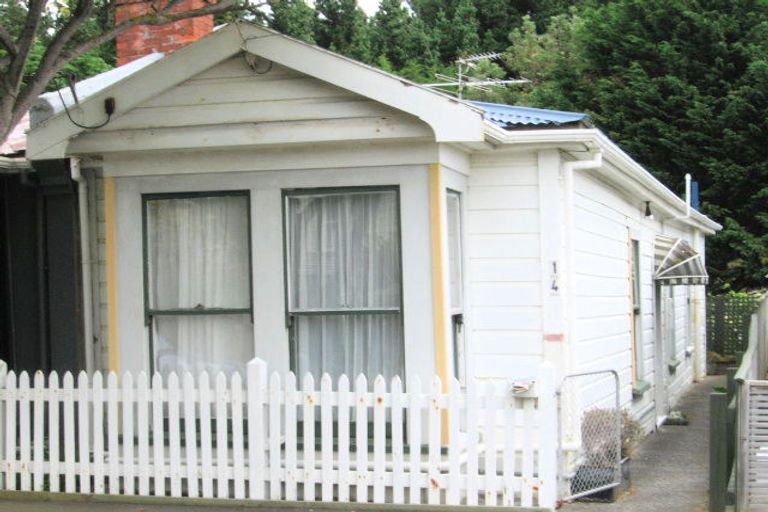 Photo of property in 14 Royal Street, Berhampore, Wellington, 6023