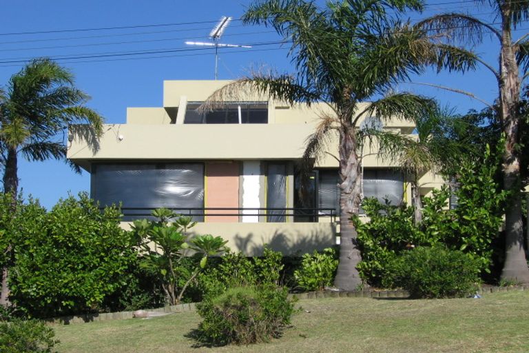 Photo of property in 1/2 Newhaven Terrace, Mairangi Bay, Auckland, 0630