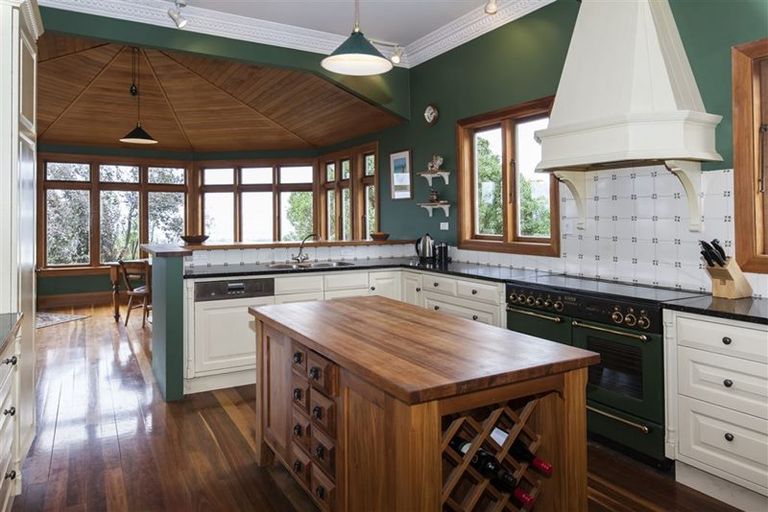 Photo of property in 130 Hackthorne Road, Cashmere, Christchurch, 8022