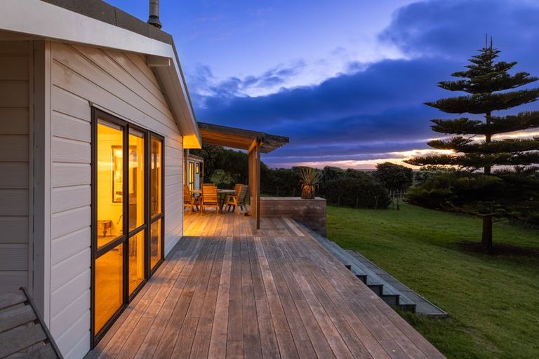 Photo of property in 115 Sims Road, Te Horo Beach, Otaki, 5581