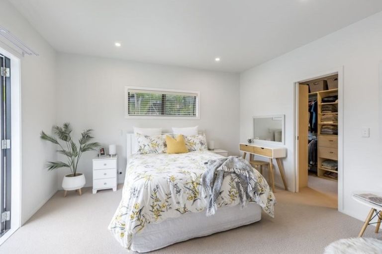 Photo of property in 2/660 Beach Road, Browns Bay, Auckland, 0630