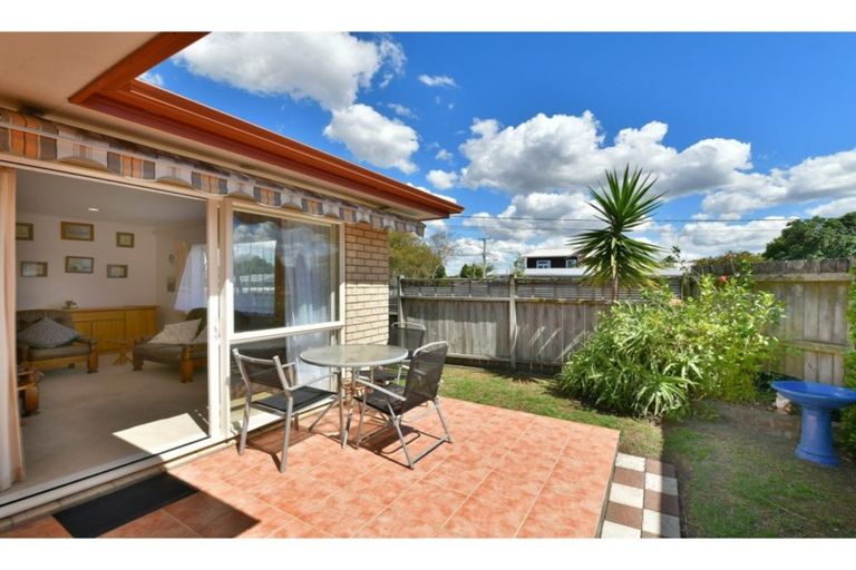 Photo of property in 6a Doment Crescent, Orewa, 0931
