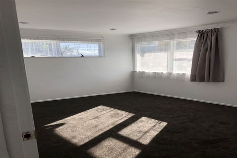 Photo of property in 169 Hobsonville Road, West Harbour, Auckland, 0618