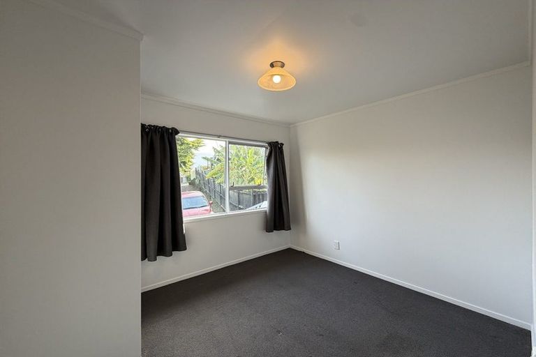Photo of property in 27 Cedar Heights Avenue, Massey, Auckland, 0614