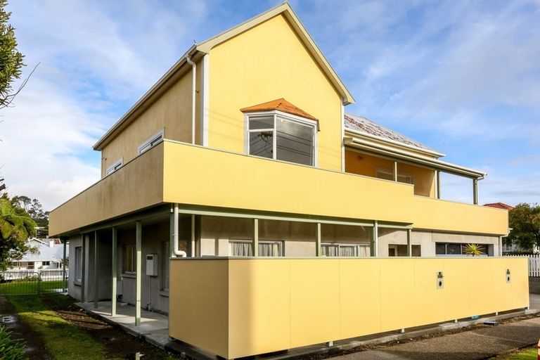 Photo of property in 24 Pendarves Street, New Plymouth, 4310