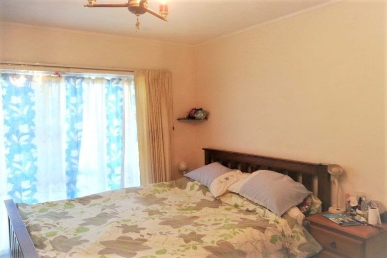 Photo of property in 12 Deuxberry Avenue, Northcote, Auckland, 0627