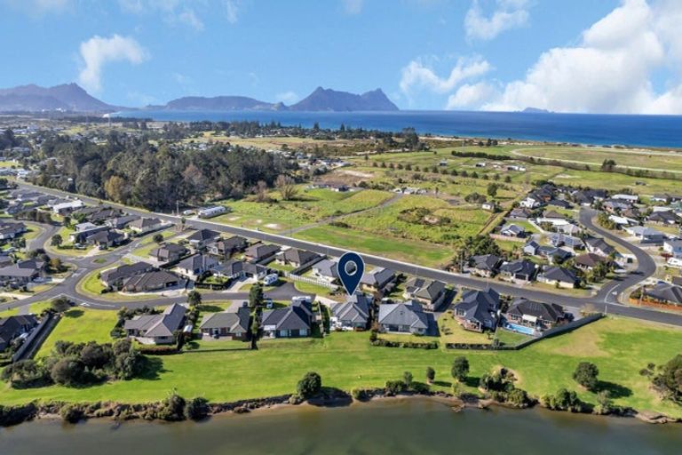 Photo of property in 10 Pukeko Street, Ruakaka, 0116