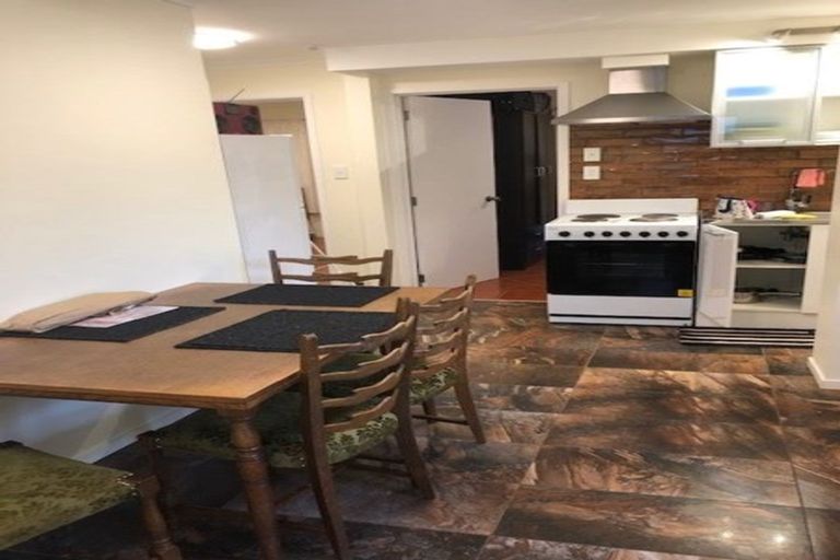 Photo of property in 2/215 Eskdale Road, Birkenhead, Auckland, 0626