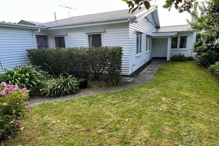 Photo of property in 34 Tuatoru Street, Eastbourne, Lower Hutt, 5013