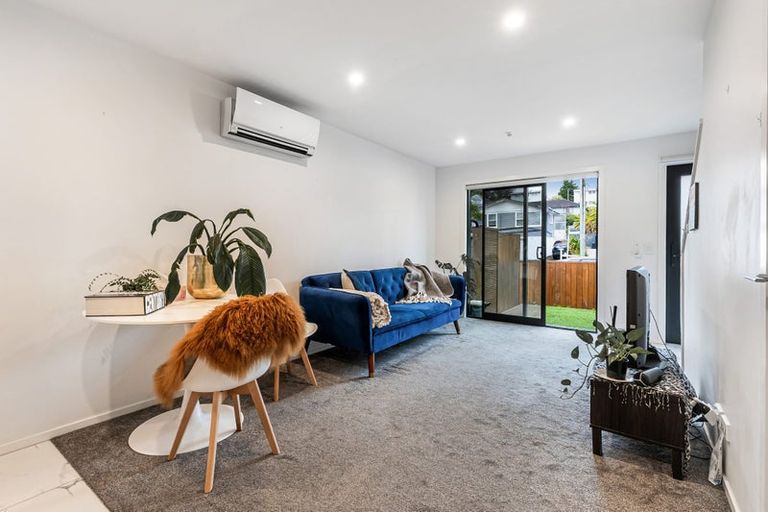 Photo of property in 1/83 Vodanovich Road, Te Atatu South, Auckland, 0610