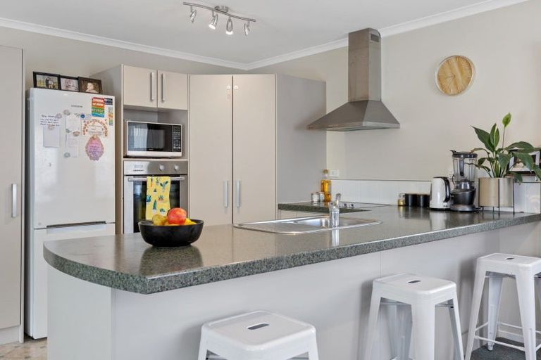 Photo of property in 3a Simons Street, Moturoa, New Plymouth, 4310