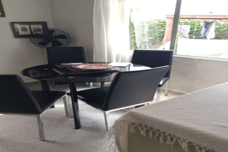 Photo of property in 6a Holman Road, Te Atatu Peninsula, Auckland, 0610