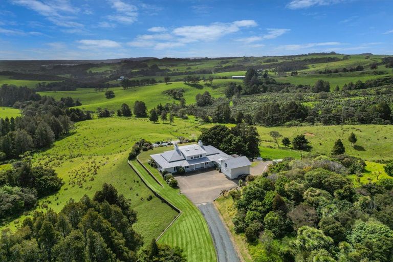 Photo of property in 38 Kaipara View Road, Helensville, 0875