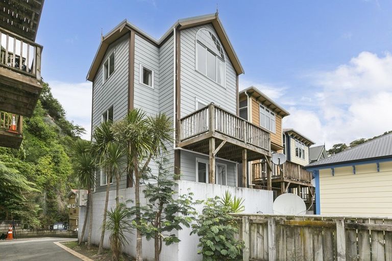 Photo of property in 146f Aro Street, Aro Valley, Wellington, 6021