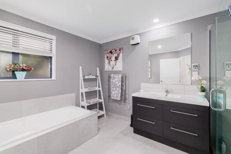 Photo of property in 24 Foresters Crescent, Parklands, Christchurch, 8083