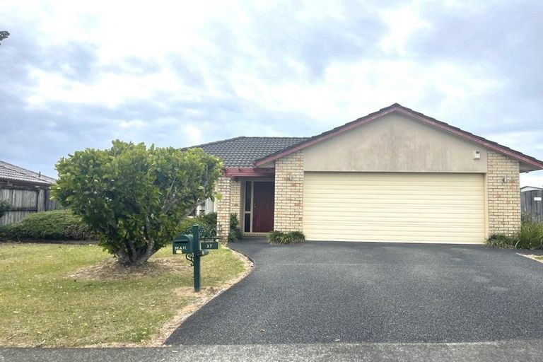 Photo of property in 37 Richfield Crescent, Westgate, Auckland, 0614