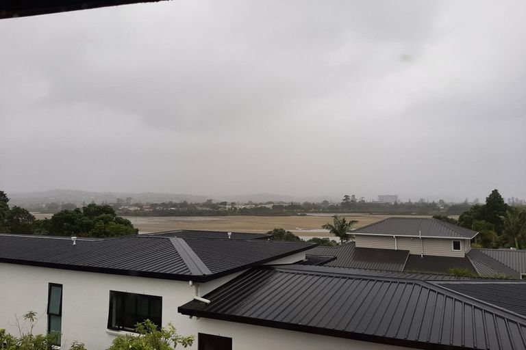 Photo of property in 28 Pohutukawa Avenue, Red Beach, 0932