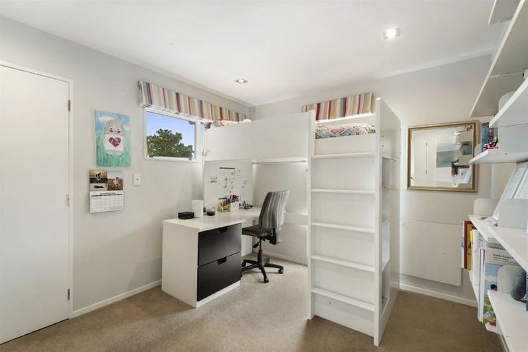 Photo of property in 3 Augusta Place, Forrest Hill, Auckland, 0620