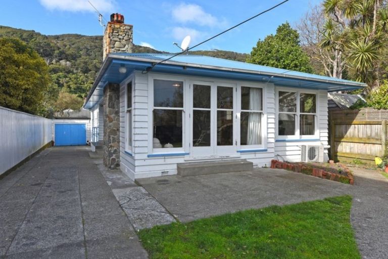 Photo of property in 8 Maire Street, Eastbourne, Lower Hutt, 5013