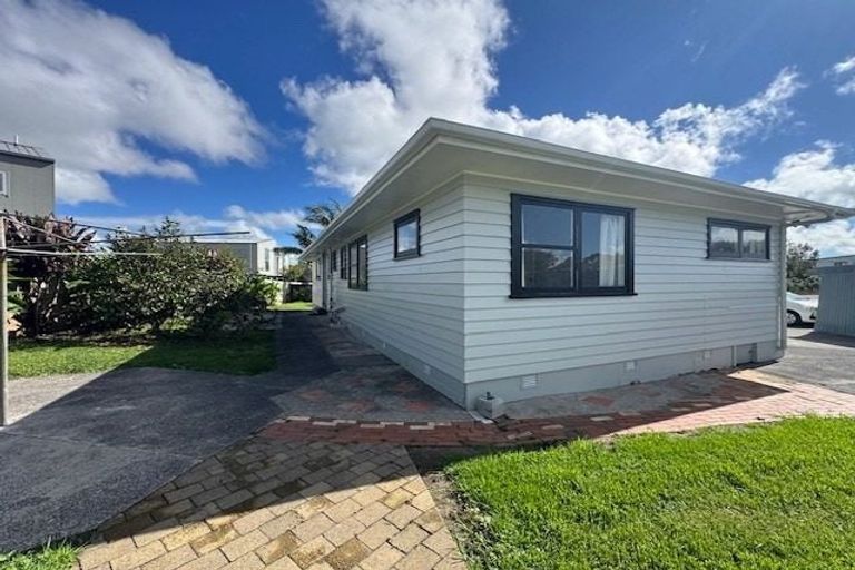 Photo of property in 21 Tranent Road, Mangere, Auckland, 2022