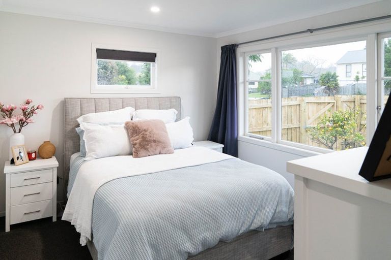 Photo of property in 1/18 Crosby Road, West Harbour, Auckland, 0618